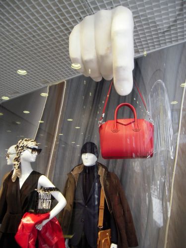 Zum perfekten Outfit die passende Tasche